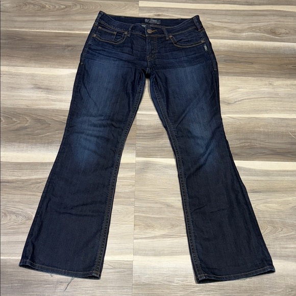 Silver Jeans Women's Deep Indigo Flare Jeans size 32 - Picture 1 of 9